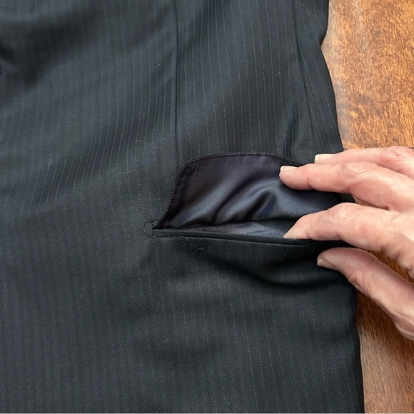 Hickey Freeman for Nordstrom Men's Black Pinstripe Blazer, 100% Wool, Size 42R - Picture 8 of 16